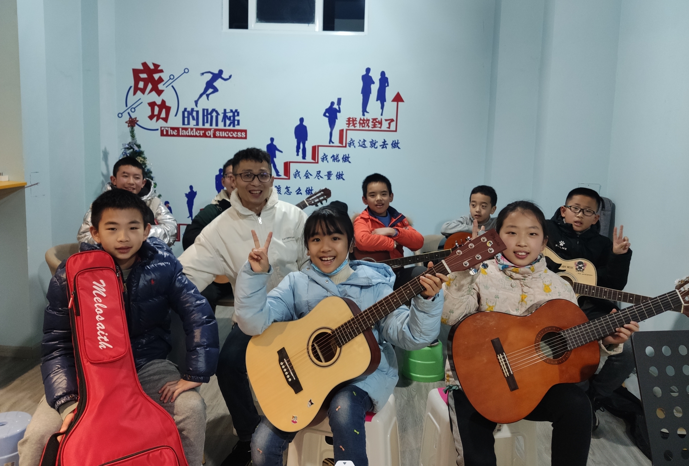 和孩子们在“乐章音乐馆”迎接新年